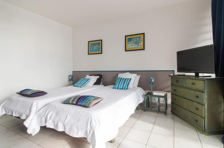Others 3, Un pied-a-terre face a la marina, Le Marin