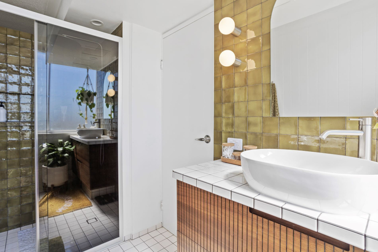 Bedroom 5, 3 Bedroom Miami Oceanfront Apartment, Gold Coast