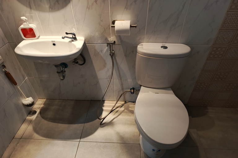 Bathroom 16