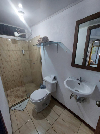 Bathroom 4, Nice Place Hostel, San Carlos