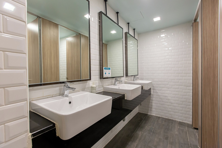 Bathroom 19