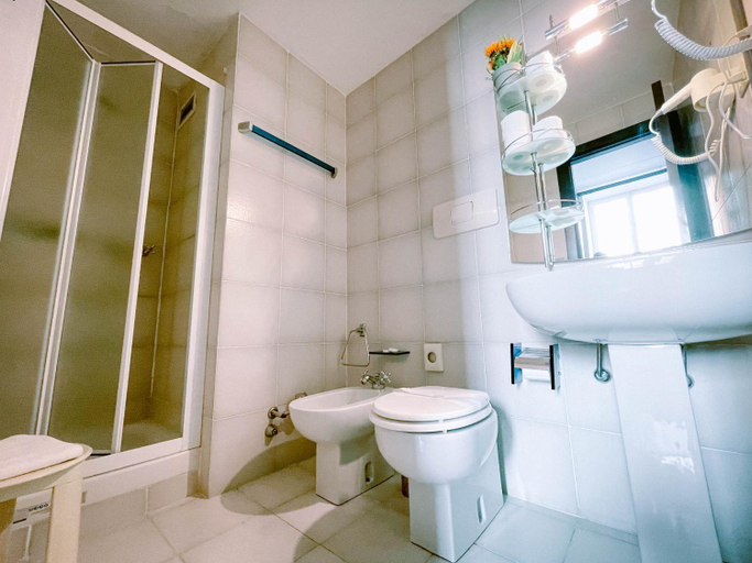 Bathroom 9