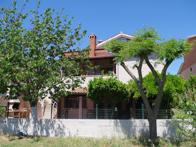 Exterior & Views 2, Apartment in Valbandon With Terrace, Fažana