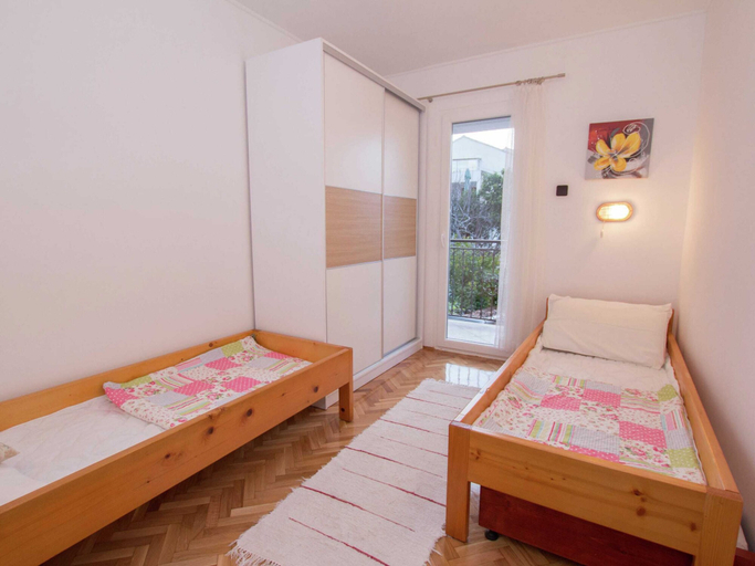 Bedroom 3, Apartment 5 km From Trogir's Center, Trogir