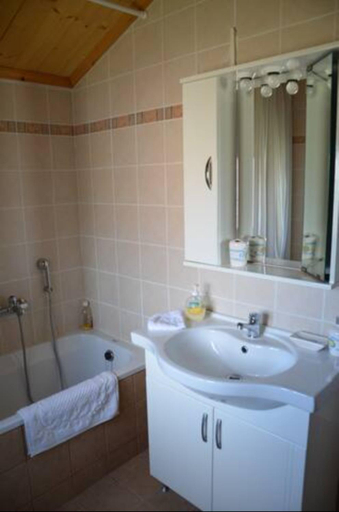 Bathroom 4, L'Olivetta, Ionian Islands