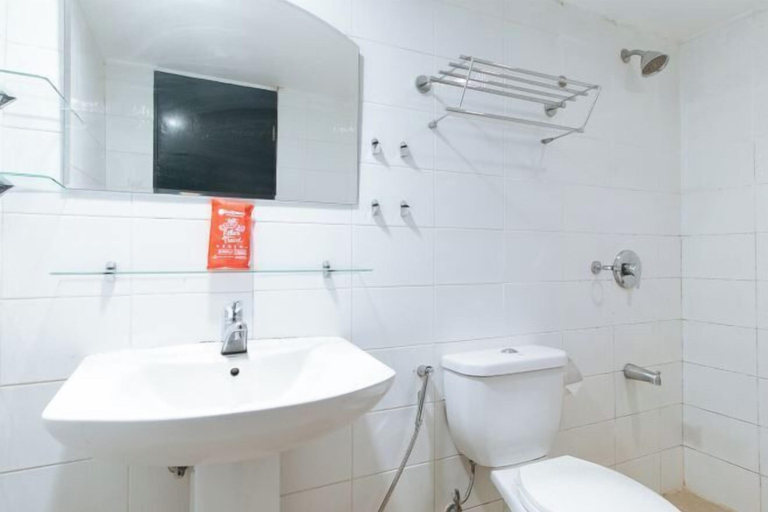 Bathroom 13