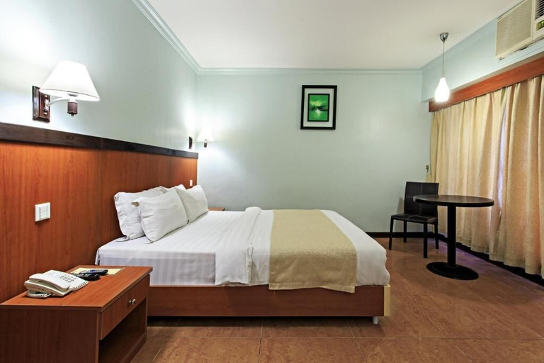 Bedroom 3, The Orchard Cebu Hotel & Suites powered by Cocotel, Mandaue City
