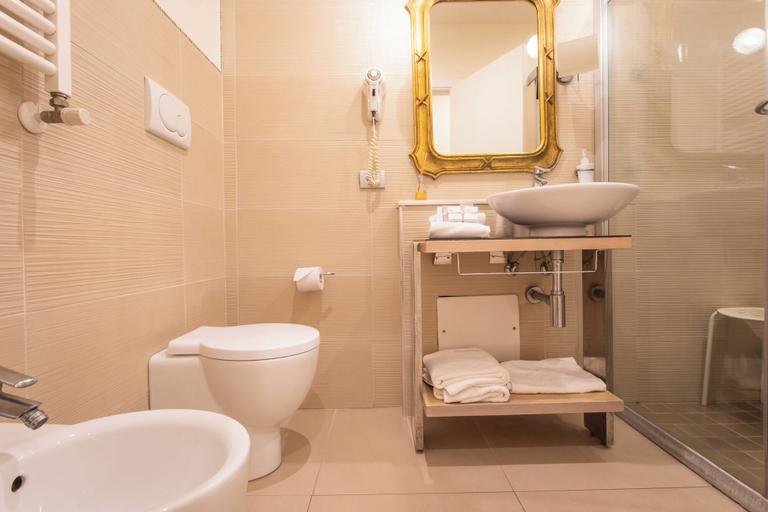 Bathroom 5, Ferretti Beach Hotel, Rimini