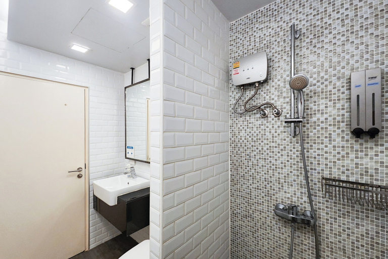 Bathroom 16