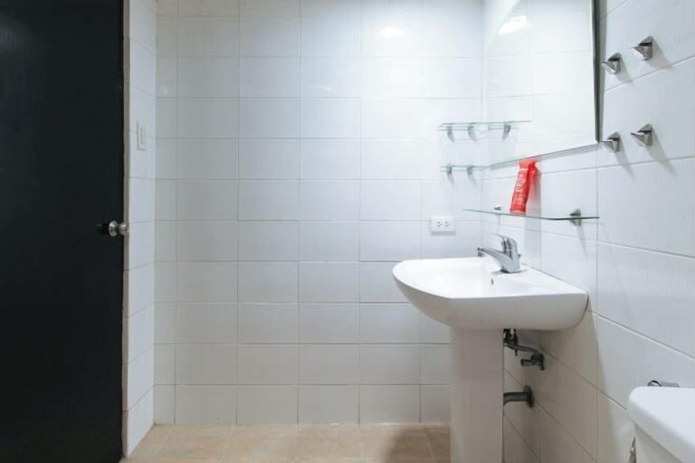 Bathroom 14