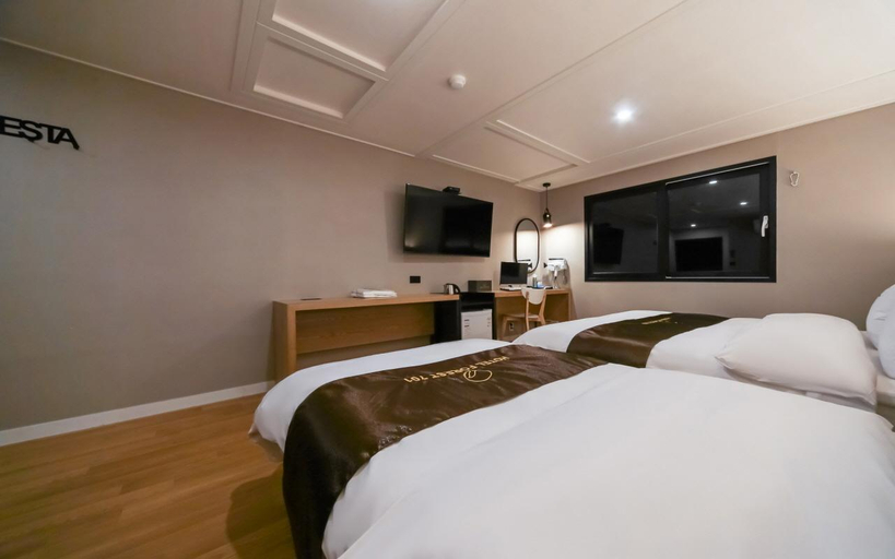 Bedroom 26