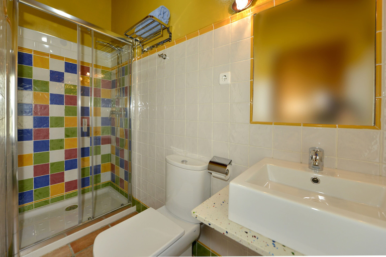 Bathroom 4, El Puentuco, Cantabria