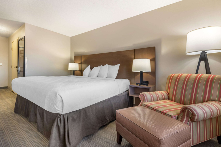 Bedroom 3, Country Inn & Suites by Radisson, Watertown, SD, Codington
