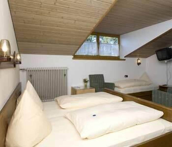 Bedroom 4, Alpina Hotel, Rosenheim