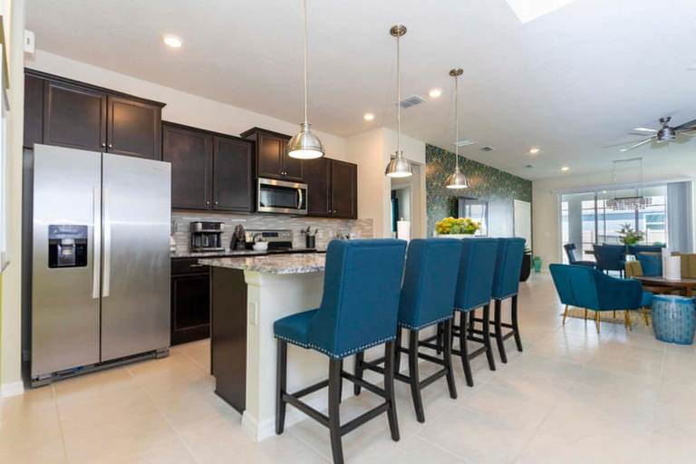 Room 1, New Fun Family Getaway - Super Cute Home, Polk