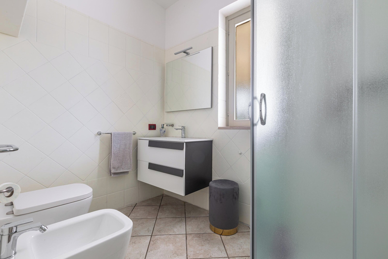 Bathroom, 351 Villa Goccia by Barbarhouse, Lecce