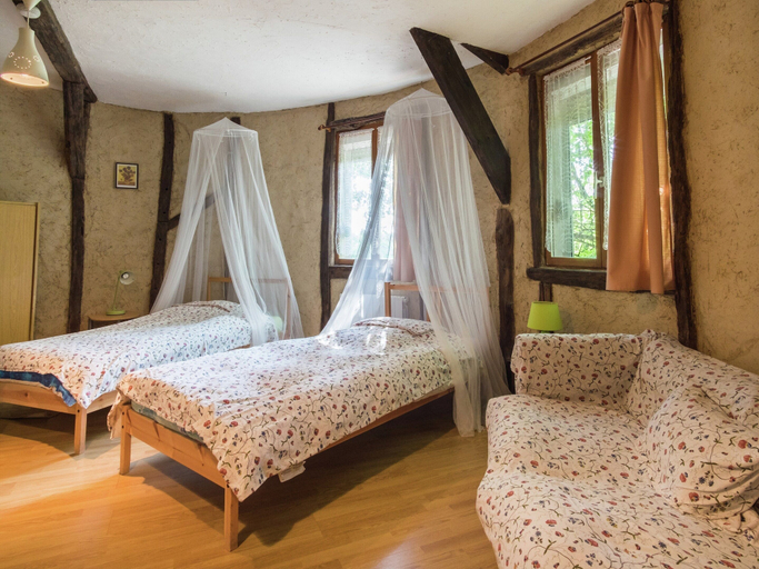 Room 2, Unique Troglodyte House in the Valley, Indre