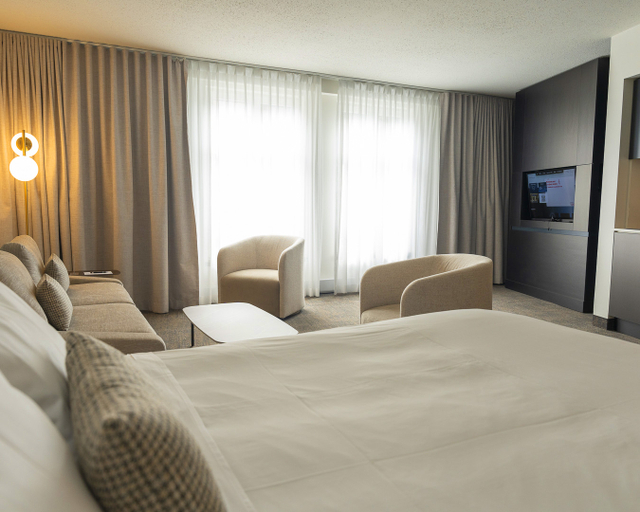 Bedroom 2, Hotel Saint-Sulpice, Montréal