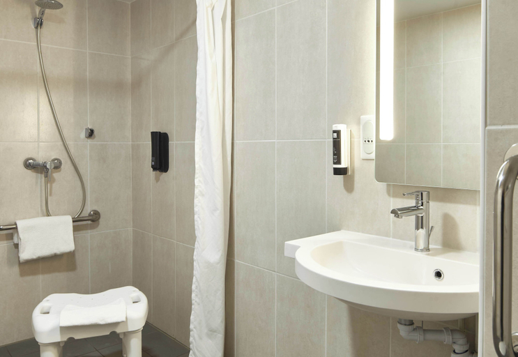 Bathroom 4, B&B HOTEL Igny Palaiseau, Essonne