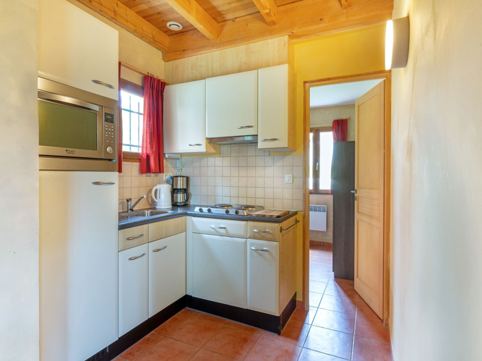 Private kitchen 2, Beautiful Holiday Home With Terrace, Lot