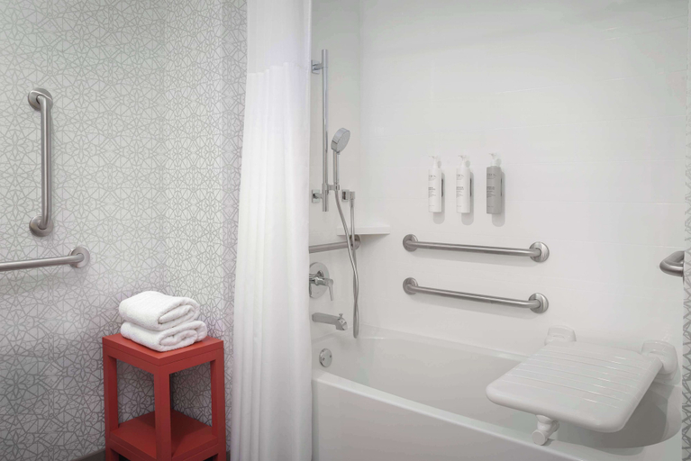 Bathroom 4, Hampton Inn & Suites Naples South, Collier