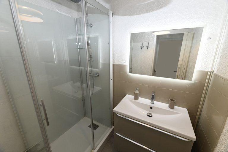 Bathroom 4, Domaine Blue Garden, Vosges
