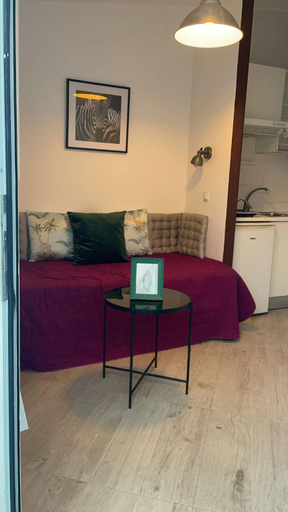 Others 3, Gobeach Small Studio 8sq Completely Independent, Sevilla