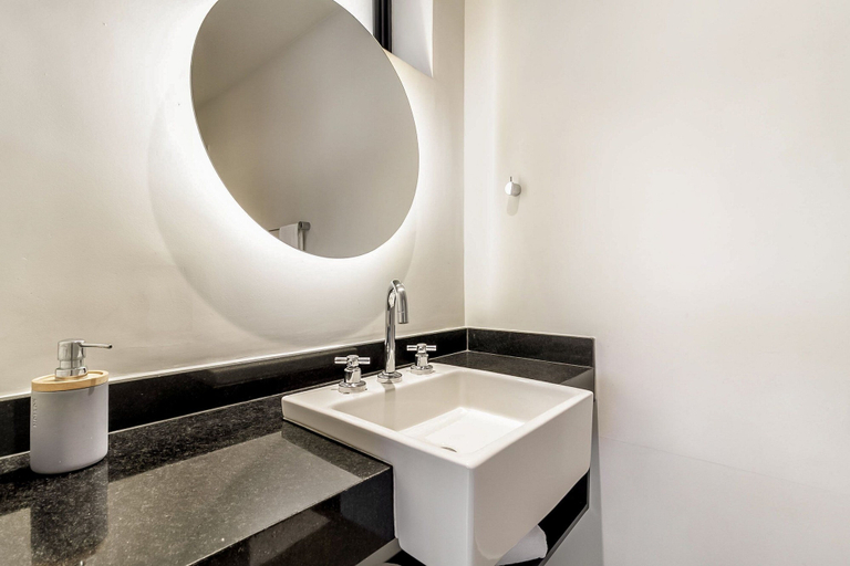 Bathroom 10