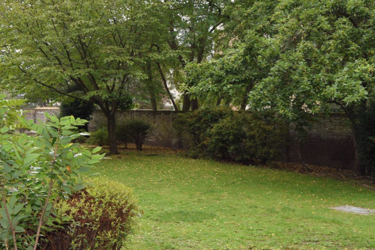 Property grounds 5, 1-bed Apartment in Croydon -free Parking, Wifi, London