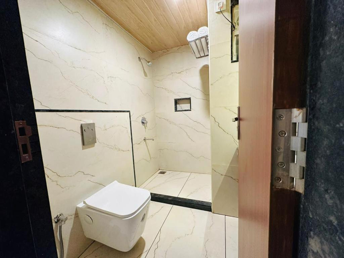 Bathroom 3, Aananda wellness and resorts, Dakshina Kannada
