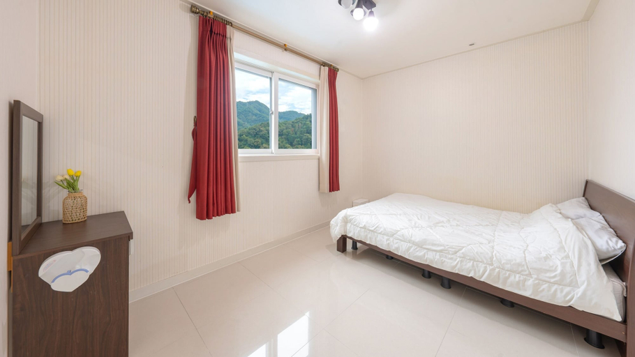 Bedroom 3, Gapyeong Rialto Pension, Gapyeong