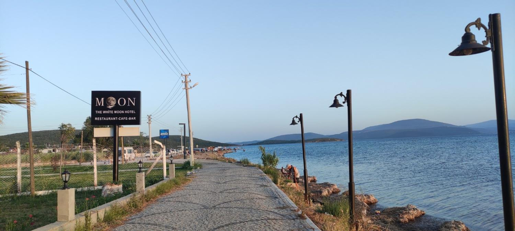 Others 4, White Moon, Urla