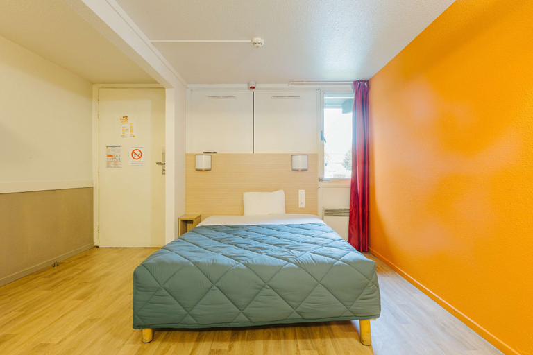 Bedroom 3, Premiere Classe Creil - Villers Saint Paul, Oise