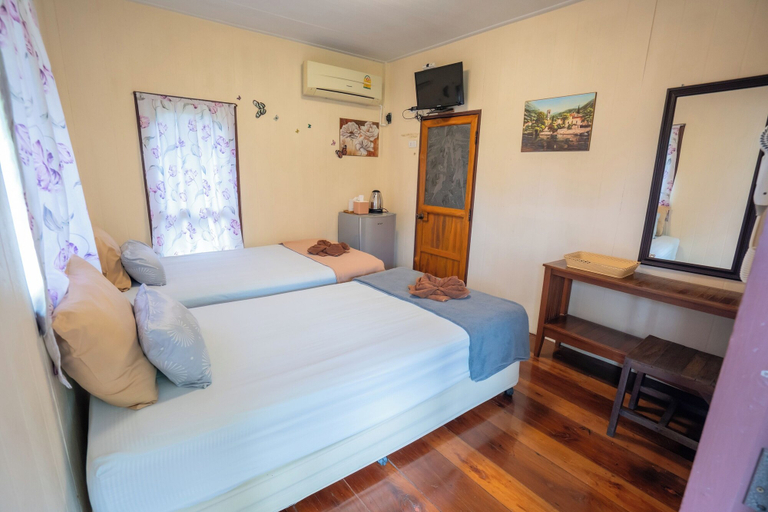 Bedroom 4, Ban Suan Bang Toei Homestay, Sam Phran
