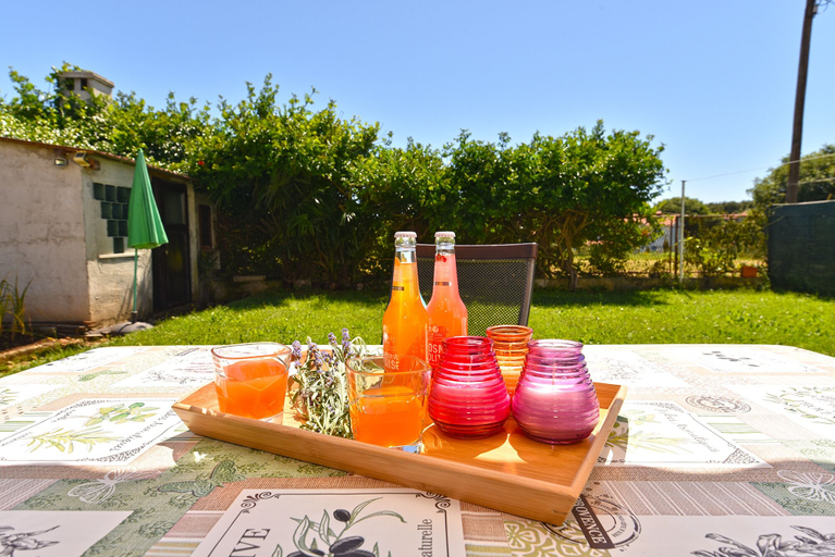 Food & Drinks, Apartment 785, Pula