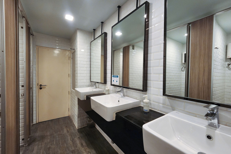 Bathroom 17