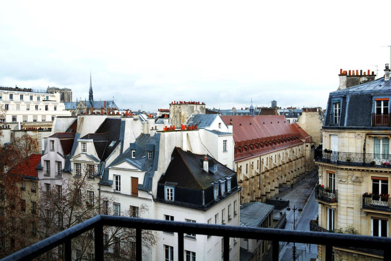 Others 5, Familia Hotel, Paris