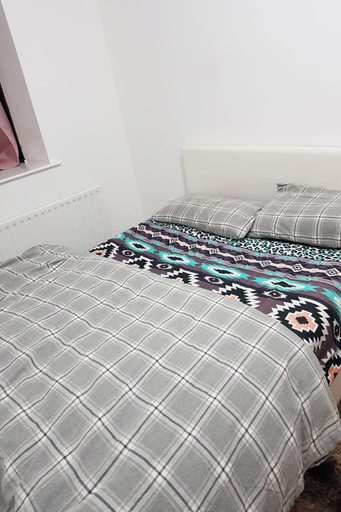 Room 3, 1-bed Apartment in Croydon -free Parking, Wifi, London