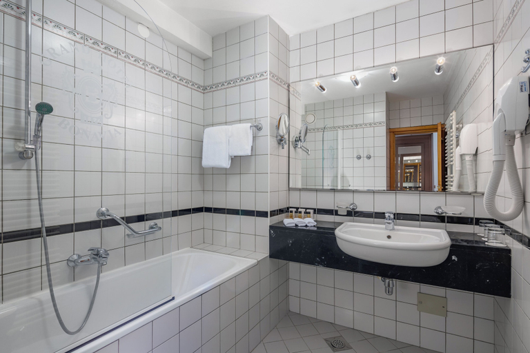 Bathroom 4, Grand Hotel Bonavia, Rijeka
