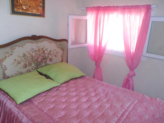 Bedroom 2, le patio des garrigues, Gard