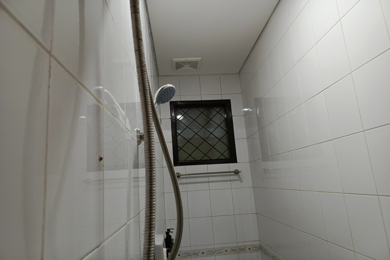 Bathroom 10