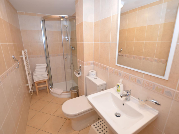 Bathroom, Comfortable Apartment with Balcony, Storage and Parking, Český Krumlov