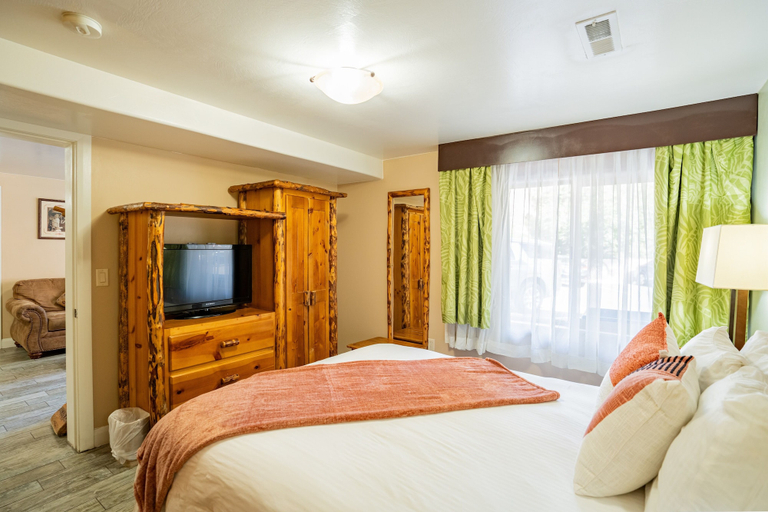 Bedroom 2, Pioneer Lodge, Washington