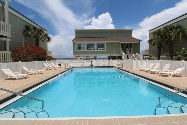 Sport & Beauty, Boardwalk F3, Escambia