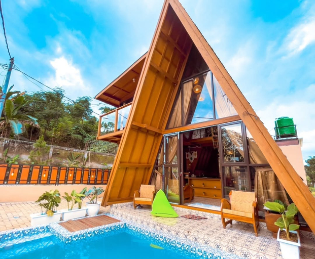 Driftwood Luxury Cabin by Nginapsini, Bogor