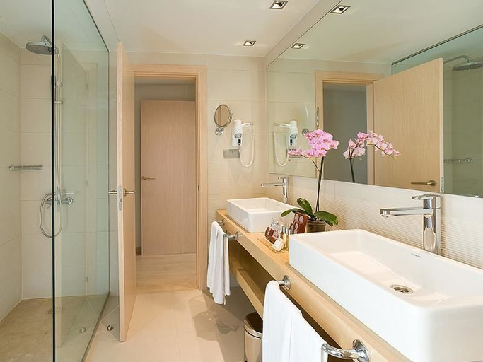 Bathroom, Hotel Cristina by Tigotan Las Palmas - Adults Only (+16), Las Palmas