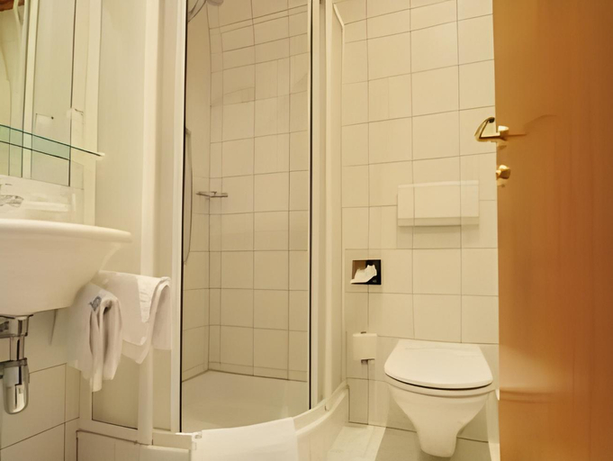 Bathroom 5, Hotel Raffel, Jennersdorf