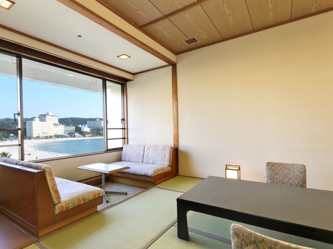 Bedroom 4, Shiraraso Grand Hotel, Shirahama
