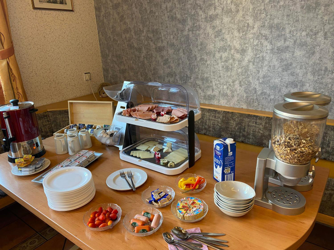 Food & Drinks