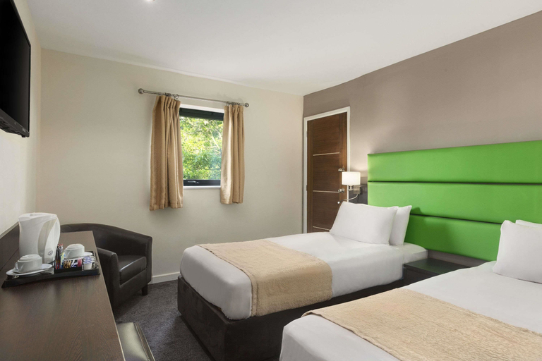 Bedroom 2, Redwings Lodges Birmingham, Sandwell
